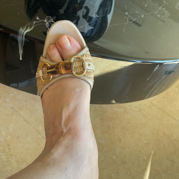 GUCCI LOGO HEELS - Picture 3 of 9